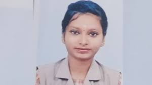 17 കാരിയെ തീപ്പൊള്ളലേറ്റ് മരിച്ചനിലയിൽ; മൃതദേഹം കണ്ടെത്തിയത് വീട്ടിൽ നിന്നും 500 മീറ്റർ അകലെ കള്ളിയംപാറ മലമുകളില്