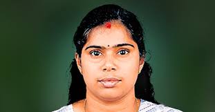 മകളെ യാത്രയാക്കാനായി റെയിൽവെ സ്റ്റേഷനിലെത്തി, കൊല്ലത്ത് ട്രെയിനിന് അടിയിൽപ്പെട്ട് വീട്ടമ്മയ്ക്ക് ദാരുണാന്ത്യം