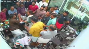 എംവി ഗോവിന്ദന് കത്തയച്ചെന്ന് ആരോപിച്ച് കോൺഗ്രസ് പ്രവർത്തകന് സിപിഎം ലോക്കൽ സെക്രട്ടറിയുടെ നേതൃത്വത്തിൽ മർദ്ദനം
