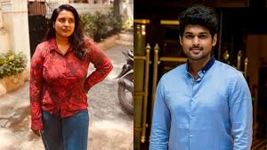 ‘എത്ര നല്ല വെള്ളപൂശൽ, ഇൻബോക്സിൽ ദേ കിടക്കുന്നു അണ്ണന്റെ എ.ഐ മെസേജ്’; അജ്മലിനെതിരെ റോഷ്ന ആൻ റോയ്