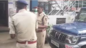 ബലാത്സംഗ ക്വട്ടേഷൻ നൽകിയത് അയൽക്കാരിയായ ടീച്ചർ? ബ്യൂട്ടിപാർലർ ജീവനക്കാരിയോട് ക്രൂരത, നടുക്കുന്ന വിവരങ്ങൾ പുറത്ത്