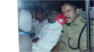 ശബരിമല സ്വർണക്കൊള്ള:`നിങ്ങൾ വരുമെന്ന് ഉറപ്പായിരുന്നു’, എസ്ഐടിക്ക് മുന്നിൽ ചിരിച്ചുകൊണ്ട് എ പത്മകുമാർ, കുരുക്കായത് സ്വന്തം കൈപ്പടയിലെഴുതിയ രേഖകൾ