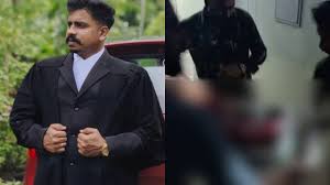 ഞെട്ടിക്കുന്ന ക്രൂരത; അഭിഭാഷകനായ മകൻ അച്ഛനെ വെട്ടിക്കൊന്നു; അമ്മ ഗുരുതരാവസ്ഥയിൽ, സംഭവം കായംകുളം കളരിക്കലിൽ