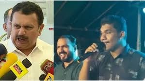‘പാട്ട് നിരോധിച്ചാൽ നിരോധിച്ചവന്റെ വീടിന്റെ മുന്നിൽപ്പോയി കോൺഗ്രസ് നേതാക്കൾ പാടും’; പാരഡിപ്പാട്ട് വിവാദത്തിൽ പ്രതികരിച്ച് കെ മുരളീധരൻ