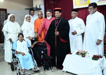 ആതുരലയങ്ങൾക്ക് മമ്മൂട്ടിയുടെ പുതുവത്സര സമ്മാനമായി വീൽ ചെയറുകൾ  :മമ്മൂട്ടി എന്നും മലയാളിക്ക് അഭിമാനമെന്ന് മാർ കൂവക്കാട്ട്