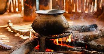 രാജ്യത്ത് എൽപിജി പ്രതിസന്ധി രൂക്ഷം; ഹോട്ടലുകൾ കൂട്ടത്തോടെ അടച്ചുതുടങ്ങി, കേരളത്തിൽ സ്കൂളുകളിൽ വിറകടുപ്പ് ഉപയോഗിക്കാൻ അനുമതി