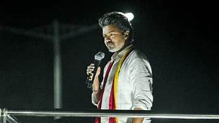 വിജയ്യുടെ തഞ്ചാവൂർ റാലിക്കിടെ പരിക്കേറ്റ കോളേജ് വിദ്യാർത്ഥി മരിച്ചു; അപകടം വിജയ്യുടെ വാഹനത്തെ പിന്തുടരുന്നതിനിടെ