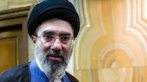 കൃത്രിമ കാലും പൊള്ളലേറ്റ ചുണ്ടും മുഖവും, മുജ്തബയ്ക്ക് പ്ലാസ്റ്റിക് സർജറി വേണമെന്ന് റിപ്പോർട്ട്; ഭരണം നിയന്ത്രിച്ച് ഐആർജിസി ജനറൽമാർ