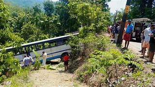 നേര്യമംഗലത്ത് ട്രാവലറും ജീപ്പും കൂട്ടിയിടിച്ചു; ഏഴ് വിനോദസഞ്ചാരികൾക്ക് പരിക്ക്
