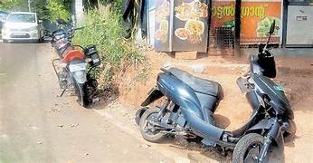 ബന്ധുവീട്ടിലായിരുന്ന മകളെ തിരികെ കൂട്ടിക്കൊണ്ട് വരാൻ പോയതിനിടെ ബൈക്കും സ്കൂട്ടറും കൂട്ടിയിടിച്ച് അപകടം, യുവതിക്ക് ദാരുണാന്ത്യം