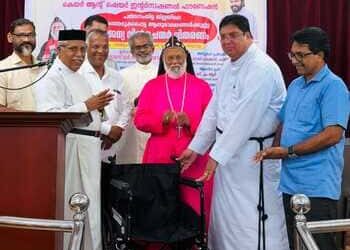 ആതുരാലയങ്ങൾക്കായി വീൽ ചെയറുകൾ: മമ്മൂട്ടിയുടെ ഓണസമ്മാനം